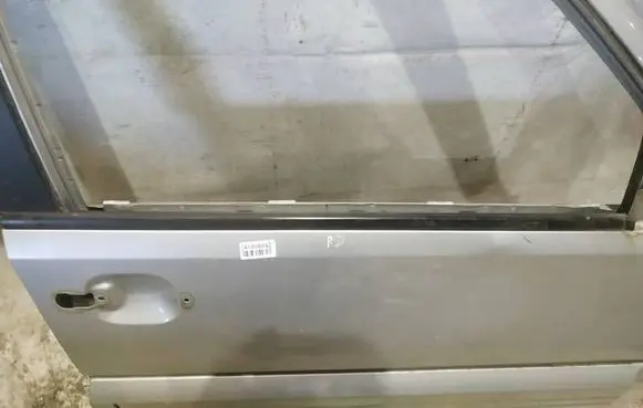 Nissan Terrano Front door glass trim molding