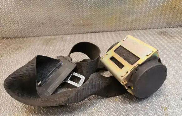 Mercedes-Benz E W211 Middle seatbelt (rear) 2118600985