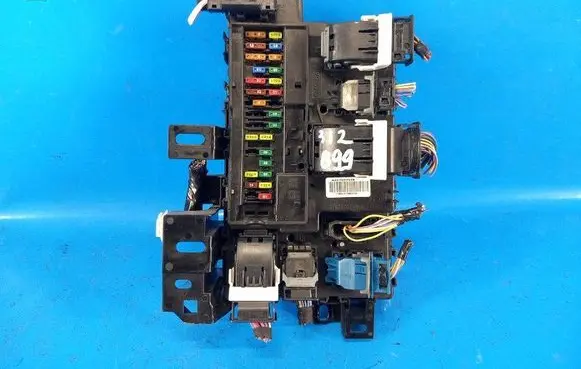 Ford Mustang VI Fuse HR3T15604