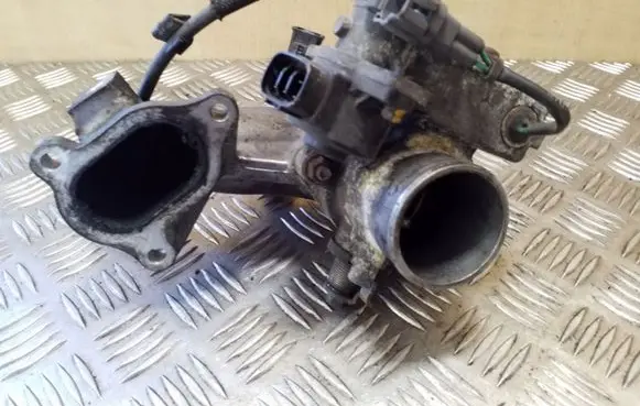 Toyota RAV 4 (XA20) Throttle valve