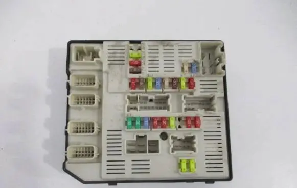 Renault Megane III Fuse module 284B61871R USML1