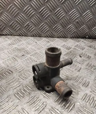 Volkswagen Golf III Engine coolant pipe/hose 037121133c