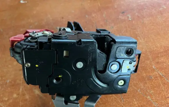Audi A4 S4 B6 8E 8H Rear door lock 4B0839015D