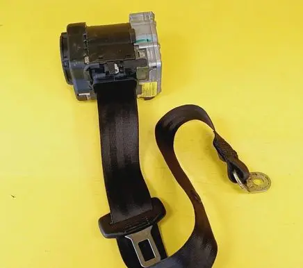 Rear seatbelt