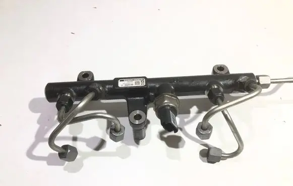 Peugeot 5008 Fuel distributor 9681909680