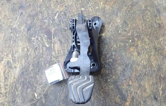 Renault Clio V Clutch pedal 465032952R