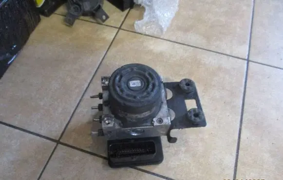 Opel Vivaro ABS Pump 476605919R 10022006824 93457527