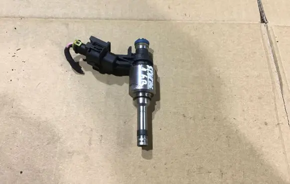 KIA Sportage Fuel injector B1129209 353102B110