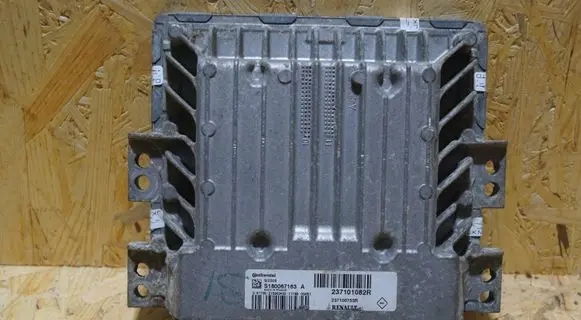 Nissan Juke I F15 Engine control unit/module 237101082R