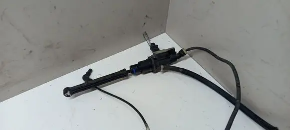 Citroen C4 II Clutch master cylinder 9673478880