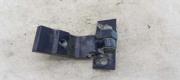BMW 5 E60 E61 Rear door lower hinge 7068089 E303
