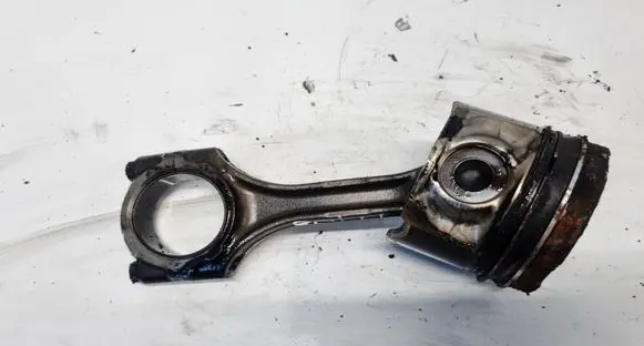 Toyota Corolla Verso AR10 Piston with connecting rod 