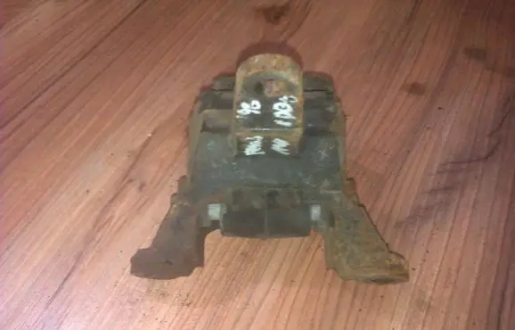 Ford Mondeo MK I Engine mount bracket 93BB6P079CE
