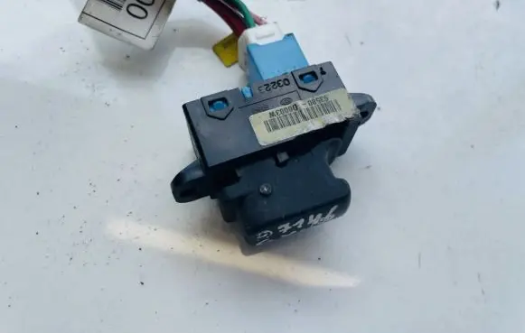 KIA Carens II Electric window control switch 93580d0003w 93580-d0003w