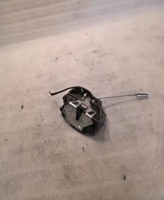BMW 7 E65 E66 Rear door lock 7036172