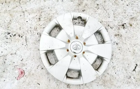 Toyota Corolla E140 E150 R15 wheel hub/cap/trim a047a