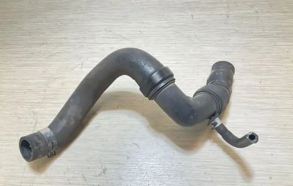 Nissan Qashqai Engine coolant pipe/hose