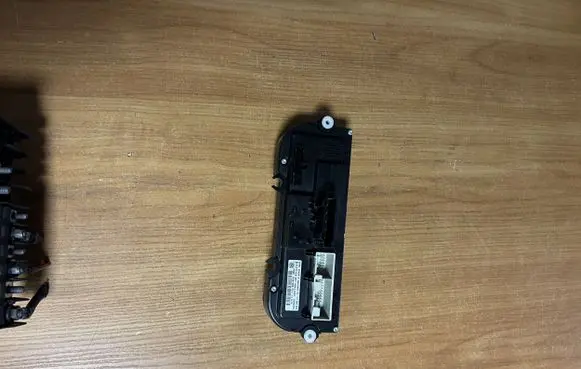 Volkswagen Golf VI Interior fan control switch 