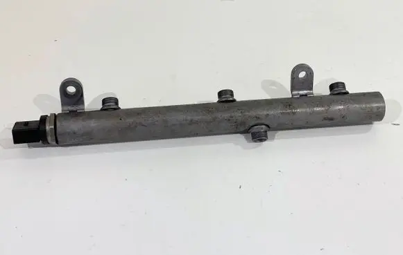Chrysler 300 - 300C Fuel main line pipe 