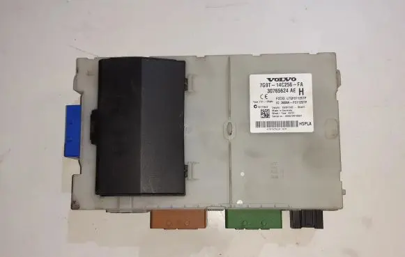 Volvo XC70 Fuse module 30765624AE