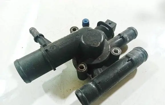 Renault Trafic II (X83) Engine coolant pipe/hose 8200074349C