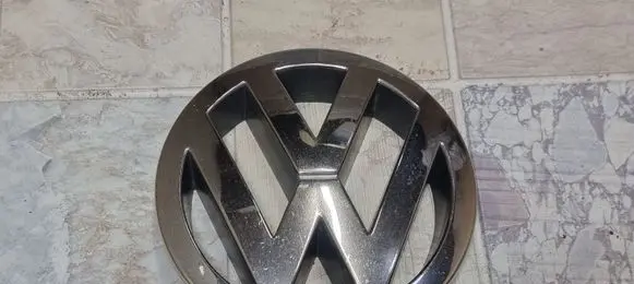 Volkswagen Sharan Manufacturer badge logo/emblem 7M3853601