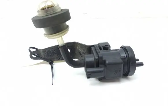 Mercedes-Benz C W203 Turbo solenoid valve A0000780956 A0005450427