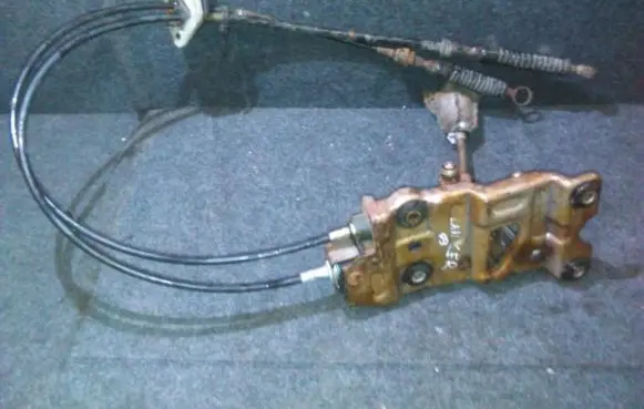 Mitsubishi Lancer Gear shift cable linkage