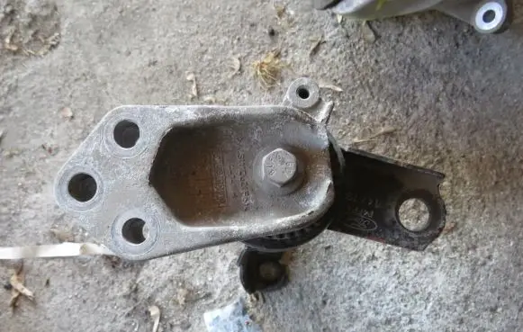 Ford Fiesta Engine mount bracket 8V516F012BJ
