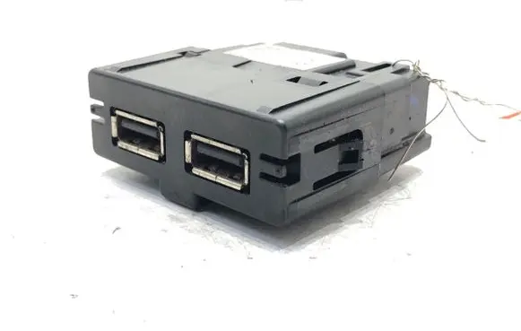 Skoda Octavia Mk3 (5E) USB socket connector 5Q0035726L
