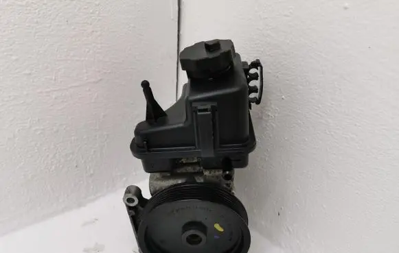 Mercedes-Benz E W212 Power steering pump A0064664701