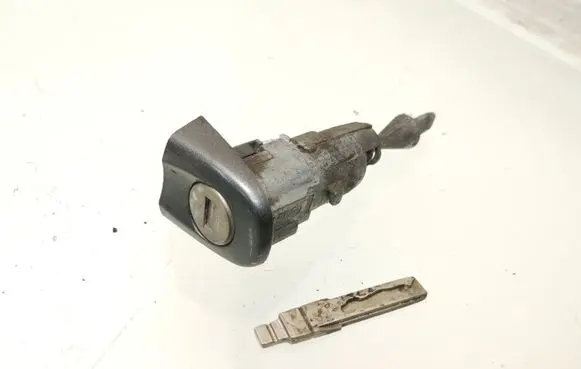 Volkswagen Golf VI Front door lock (next to the handle) 1K5837167B