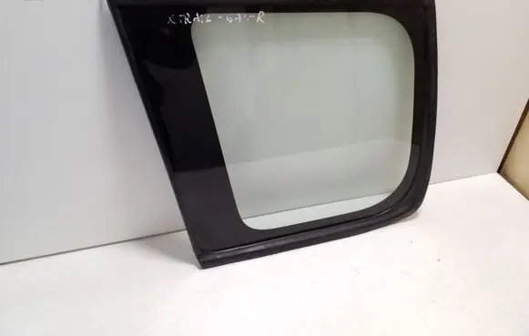 Nissan X-Trail T30 Rear side window