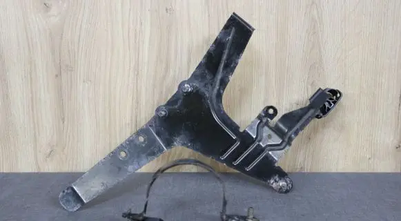 Radiator mount bracket