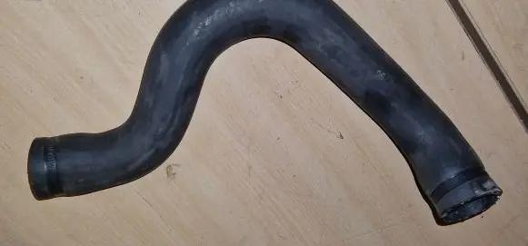 Volvo V70 Engine coolant pipe/hose 08671393