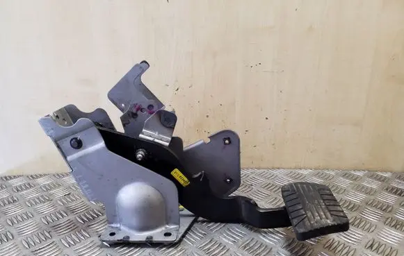 Chevrolet Captiva Brake pedal