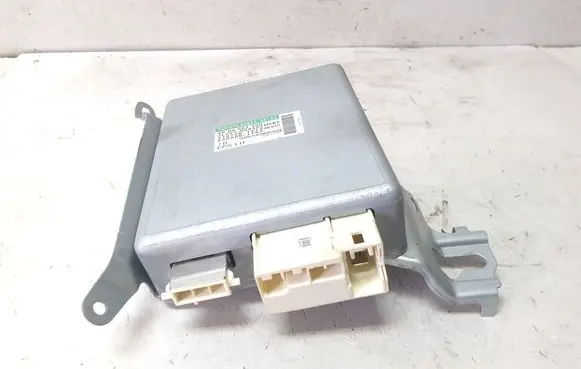 Toyota Avensis T270 Power steering control unit/module 8965005180