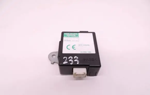 Toyota Avensis Verso Door central lock control unit/module 8974144060 1513007220 D233
