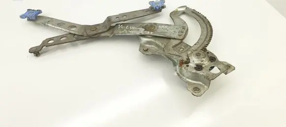 Rear door manual window regulator