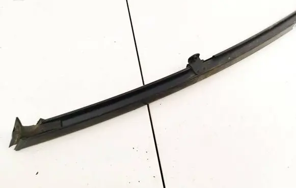 Toyota Avensis T270 Front door glass trim molding