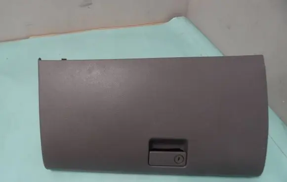 Mazda 6 Glove box 