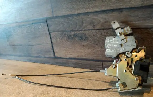Subaru Forester SF Front door lock