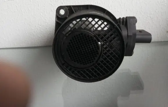 Volkswagen Golf V Mass air flow meter 0281002461 074906461B
