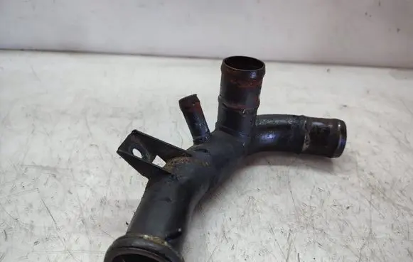 KIA Carens II Engine coolant pipe/hose