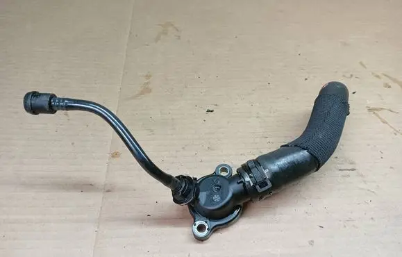 Audi A4 S4 B9 Breather/breather pipe/hose 04L121131A