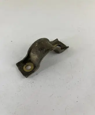 Mitsubishi L200 Sway bar bush bracket, front 