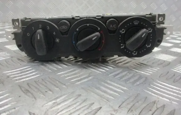 Ford Focus Interior fan control switch 7M5T-19980-AA