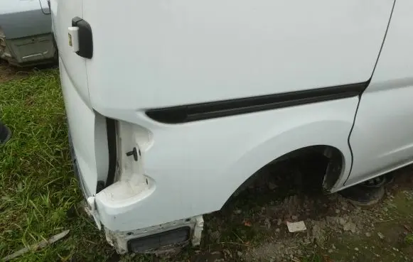 Nissan NV200 Fender