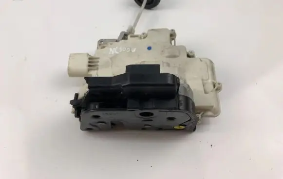 Audi A4 S4 B7 8E 8H Coupe door lock (next to the handle) 8E0839015AA