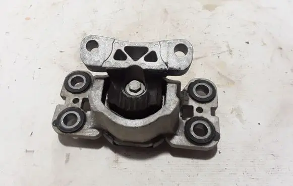 Land Rover Discovery Sport Engine mount bracket EJ327M121AD